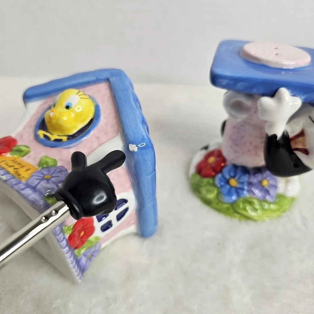Vintage Tweety Bird Sylvester Warner Brothers Salt & Pepper Shakers